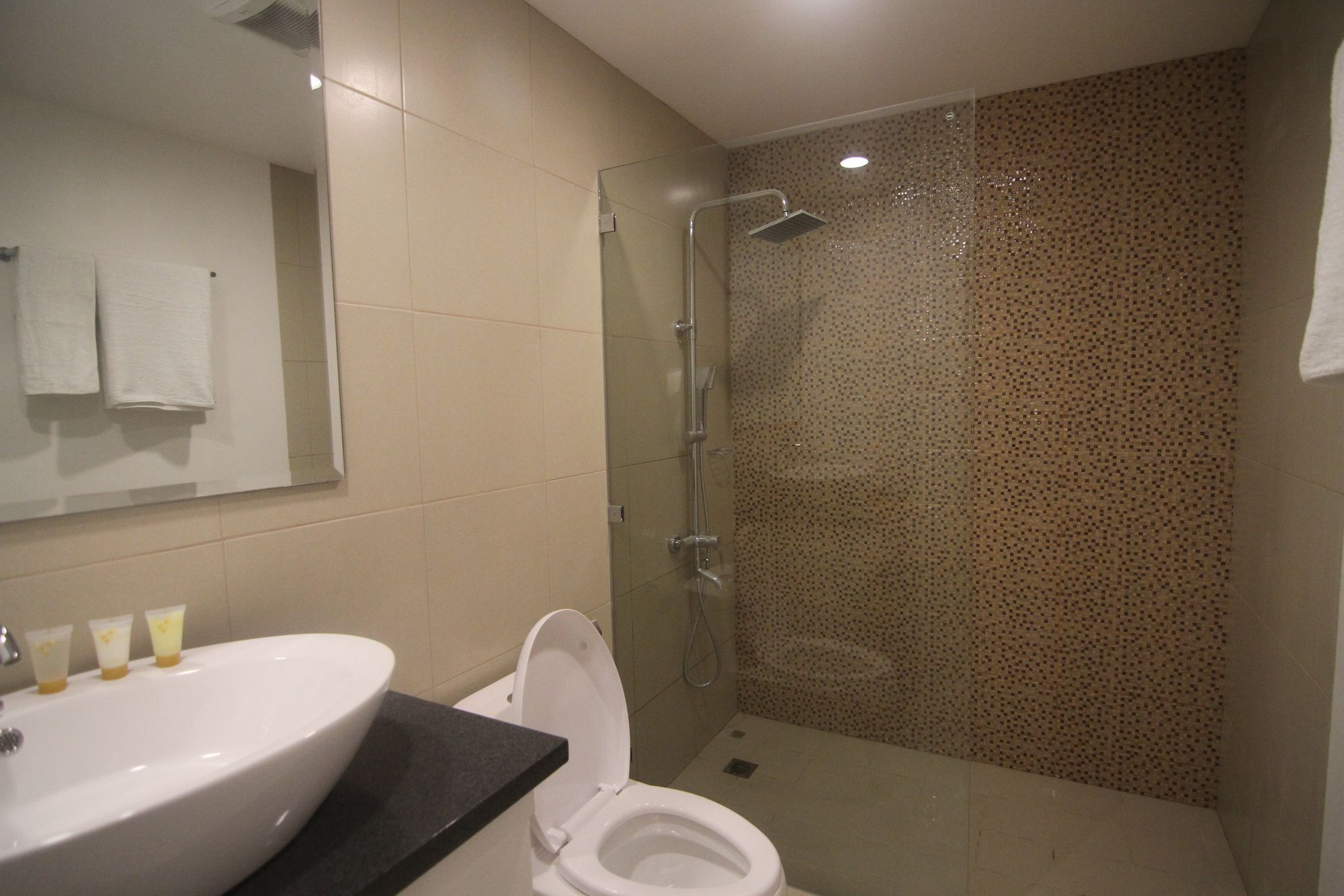 Reddoorz Plus @ Casino Street Makati Μακάτι Εξωτερικό φωτογραφία